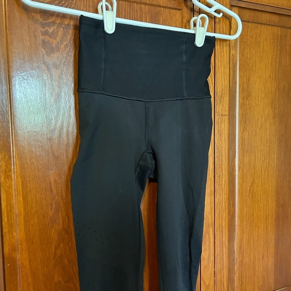 Lululemon Lululemon Zoned In Tight 27" Black Size 2 - Picture 3 of 7